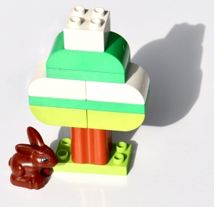 Duplo-Winternbaum-mit-Hase