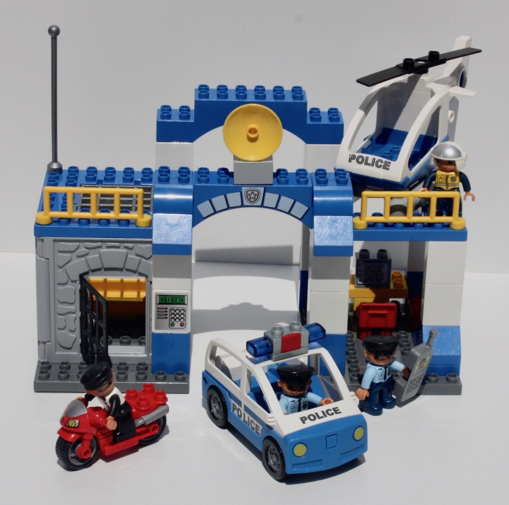 Bild 1 von 5681 - Polizeistation  / (Variante) gebraucht sehr gut - ohne OVP & Bauanleitung