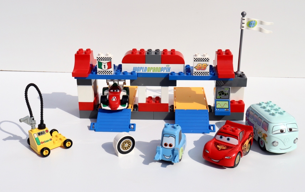 Bild 1 von 5829 - Cars großer Boxenstopp  / (Variante) gebraucht gut- ohne OVP & Bauanleitung