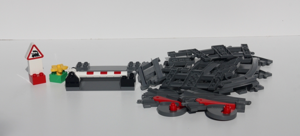 Bild 1 von 10506 - Eisenbahn Zubehör Set  / (Variante) gebraucht gut- ohne OVP & Bauanleitung
