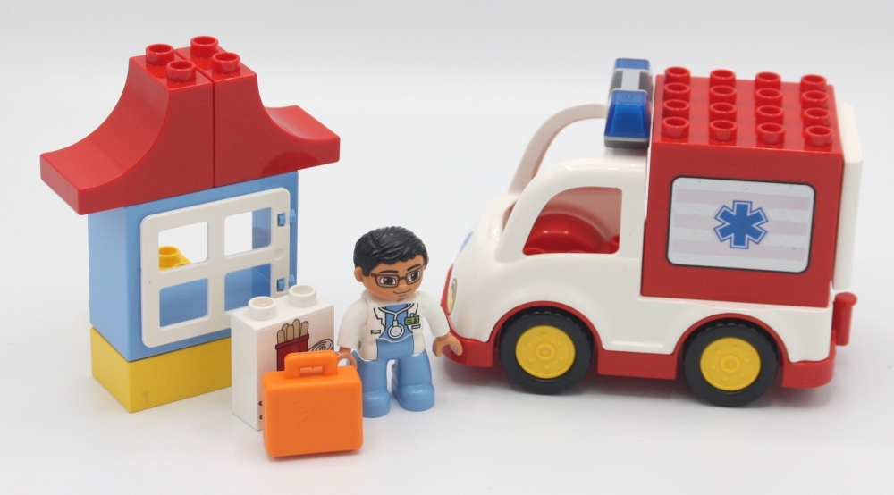 Bild 1 von 10527 - Krankenwagen  / (Variante) gebraucht sehr gut - ohne OVP mit Bauanleitung