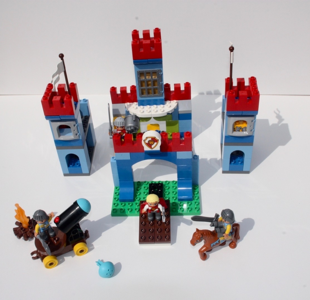 Bild 1 von 10577 - große Schlossburg  / (Variante) gebraucht gut - ohne OVP & Bauanleitung